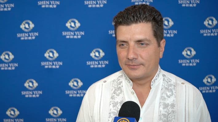 El empresario y ex regidor Moisés Arias Cardona después de la función de Shen Yun 2024 en el Conjunto Santander de Artes Escénicas de la Universidad de Guadalajara, en Guadalajara, México, el 8 de mayo de 2024. (NTD)