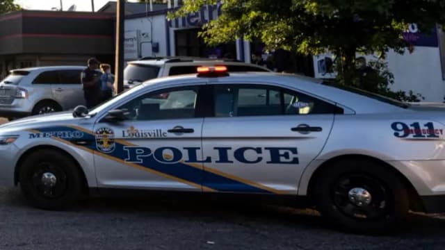 Tres muertos a tiros en las afueras de la oficina de licencias de conducir de Louisville, Kentucky