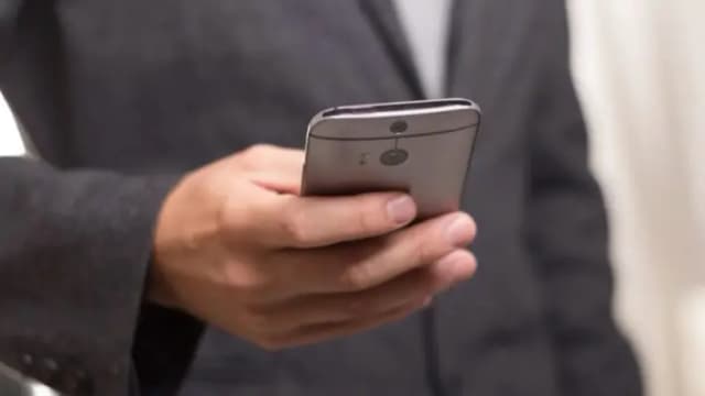 Aún hay estadounidenses que prefieren comunicarse sin los recursos online que ofrecen los smartphones