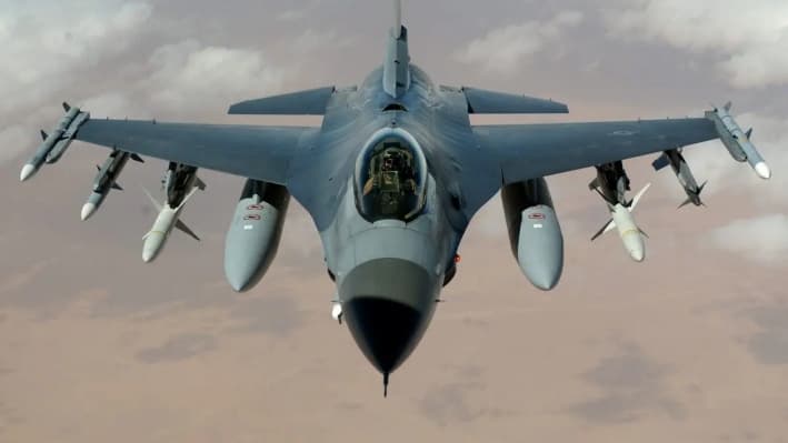Un F-16 Fighting Falcon vuela durante una misión en una foto de archivo. (Fotografía de la Fuerza Aérea de EE. UU. por el Sargento de Personal Cherie A. Thurlby)