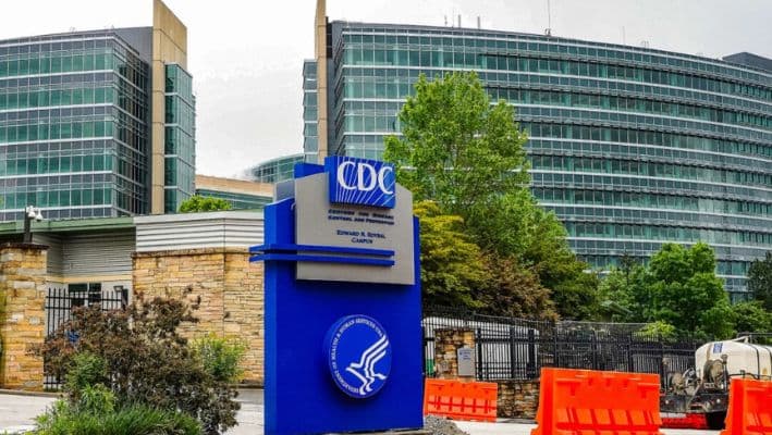 CDC posponen reunión sobre vacunas causando preocupación a grupos de salud