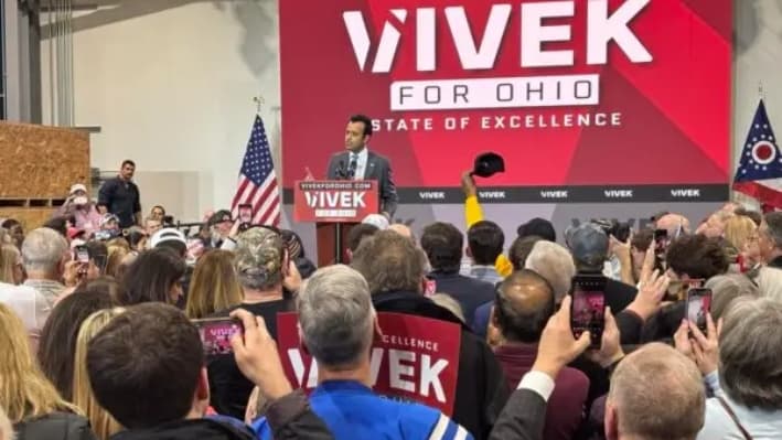 El excandidato presidencial republicano Vivek Ramaswamy anuncia su candidatura a gobernador de Ohio en Cincinnati, el 24 de febrero de 2025. (Jeff Louderback/The Epoch Times)