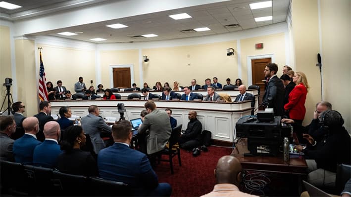 Testigos detallan miles de millones de dólares de ayuda estadounidense que van a grupos terroristas