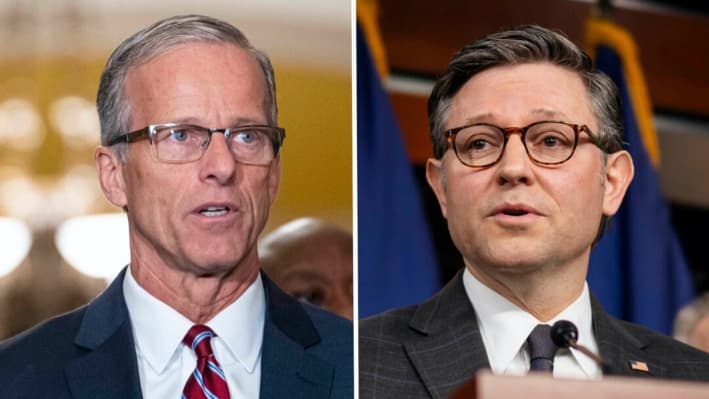 (Izq.) El líder de la mayoría, el senador John Thune (R-S.D.), después de la elección de líderes republicanos del Senado en Washington, el 13 de noviembre de 2024; (der.) El presidente de la Cámara de Representantes, Mike Johnson, habla durante la conferencia de prensa semanal del Partido Republicano, en el Capitolio de EE. UU., el 19 de noviembre de 2024. (Madalina Vasiliu/The Epoch Times)