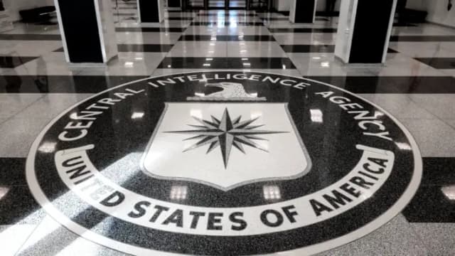 Juez federal se niega a detener despidos de oficiales de la CIA vinculados a programas de DEI