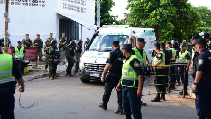 Una ambulancia se ve en Asunción, Paraguay, en una imagen de archivo. (Norberto Duarte/AFP vía Getty Images)