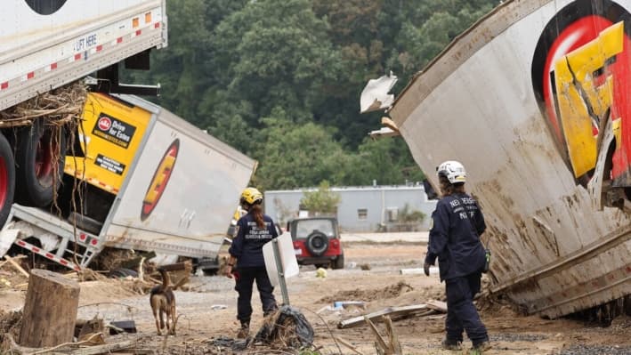 Trabajadores de FEMA en Asheville, Carolina del Norte, en una fotografía de archivo. (Mario Tama/Getty Images)