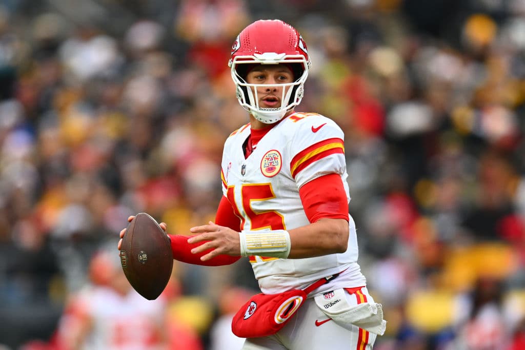 EE. UU. acusa a 7 chilenos de robar a deportistas como Patrick Mahomes y Travis Kelce