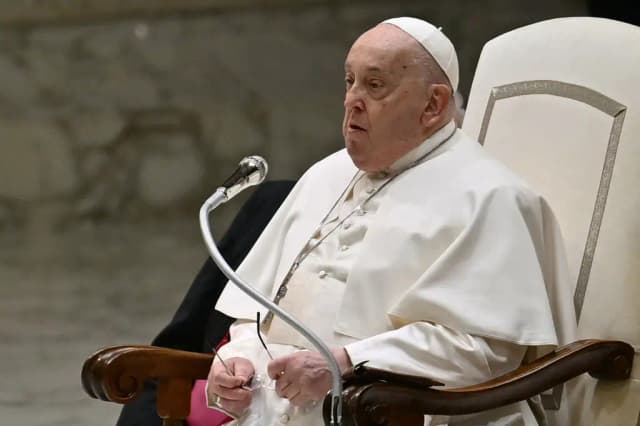 "El papa no está fuera de peligro", dicen los médicos de hospital Gemelli