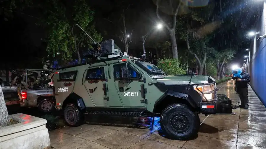 Autoridades mexicanas informaron este jueves de la detención de tres personas, entre ellos al jefe de seguridad de Iván Archivaldo Guzmán Salazar, alias ‘El Chapito’, y quienes fueron identificados como presuntos integrantes del Cártel de Sinaloa, el grupo delictivo que opera en el noroeste del país. Imagen de archivo. EFE/Isaac Esquivel