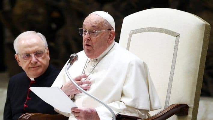 Papa sigue el tratamiento para la neumonía bilateral y permanece estable