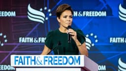 Kari Lake juramentó como asesora principal de la Agencia de Estados Unidos para Medios Globales