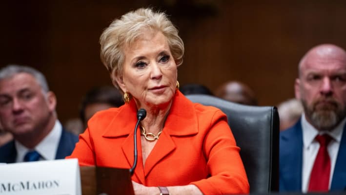 Senado confirma a Linda McMahon como secretaria de Educación