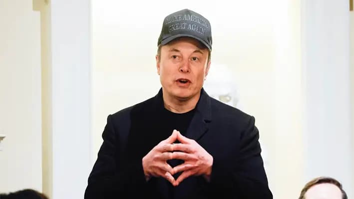 Elon Musk habla durante una reunión de gabinete con el presidente Donald Trump en la Casa Blanca en Washington el 26 de febrero de 2025. (Pool vía AP)
