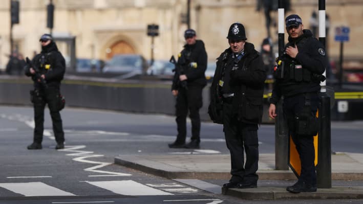 Agentes de policía se ven el 27 de febrero de 2025 en Londres, Inglaterra. (Dan Kitwood/Getty Images)