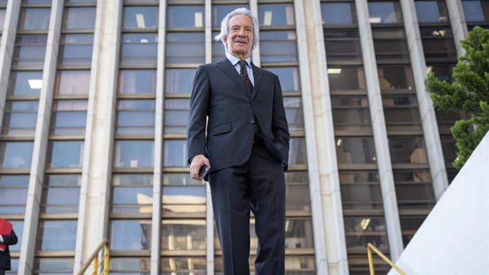 Fotografía de archivo del 13 de enero de 2025 del periodista guatemalteco, José Rubén Zamora Marroquín, saliendo de una audiencia en Ciudad de Guatemala (Guatemala). EFE/ David Toro