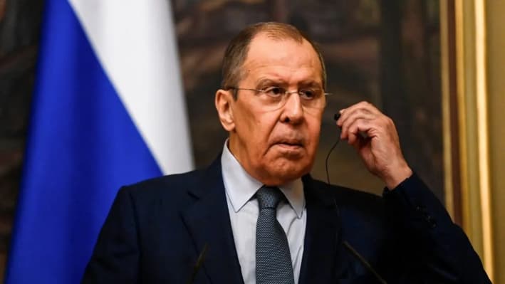 El ministro de Asuntos Exteriores ruso, Serguéi Lavrov, celebra una rueda de prensa conjunta con su homólogo iraní en Moscú, el 6 de octubre de 2021. (Kirill Kudryavtsev/AFP a través de Getty Images)