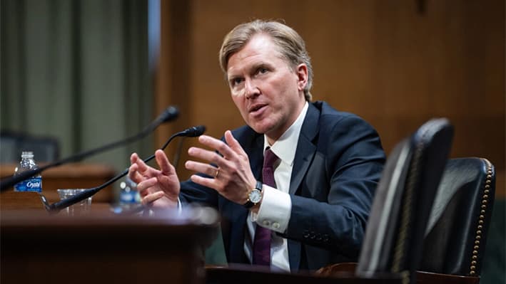 El nominado del presidente Donald Trump para ser subsecretario de Defensa para Política, Elbridge Colby, testifica durante una audiencia de confirmación ante el Comité de las Fuerzas Armadas del Senado en el Capitolio en Washington el 4 de marzo de 2025. (Madalina Vasiliu/The Epoch Times)
