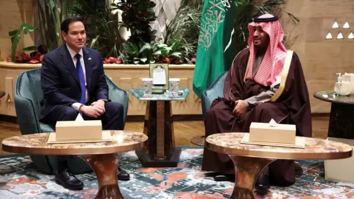 El secretario de Estado de Estados Unidos, Marco Rubio, se reúne con el príncipe heredero de Arabia Saudita, Mohammed bin Salman, en Riad, Arabia Saudita, el 17 de febrero de 2025. (Reuters/Evelyn Hockstein/Pool/File Photo)