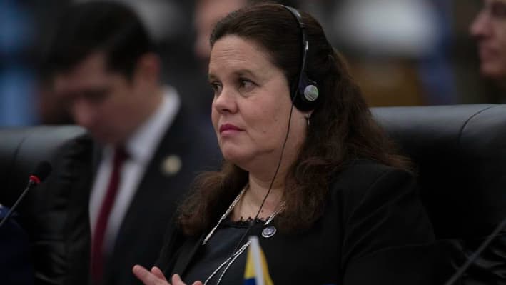 Dimite ministra chilena de Defensa en plena polémica por fallida compra de casa de Allende