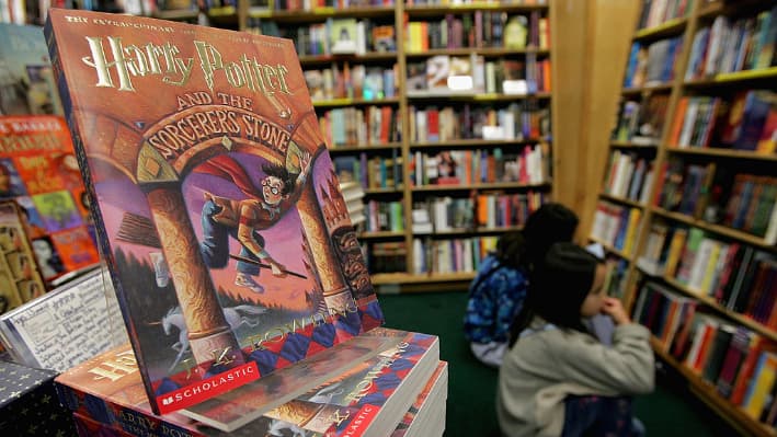 Copias de los libros de Harry Potter se exhiben en el Clean Well-Lighted Place For Books el 21 de diciembre de 2004 en San Francisco, California (EE. UU.). (Justin Sullivan/Getty Images)