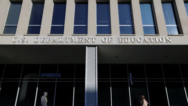 Juez renuncia a demanda del sindicato de docentes que desafía la prohibición del DEI