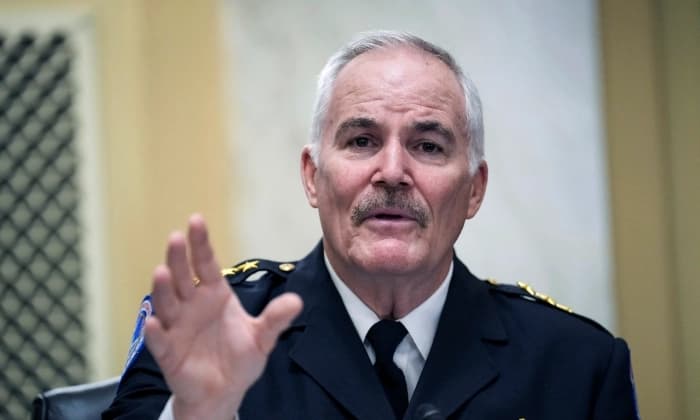 Jefe de policía del Capitolio, contratado tras irrupción del 6 de enero, anuncia su jubilación