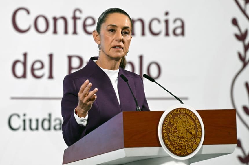 La presidenta de México, Claudia Sheinbaum, anunció en una conferencia de prensa en el Palacio Nacional de la Ciudad de México (México), el 4 de marzo de 2025. (Alfredo Estrella/AFP vía Getty Images)