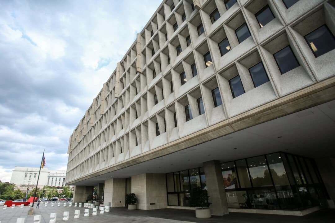El edificio del Departamento de Salud y Servicios Humanos en Washington el 14 de agosto de 2018. (Samira Bouaou/The Epoch Times)