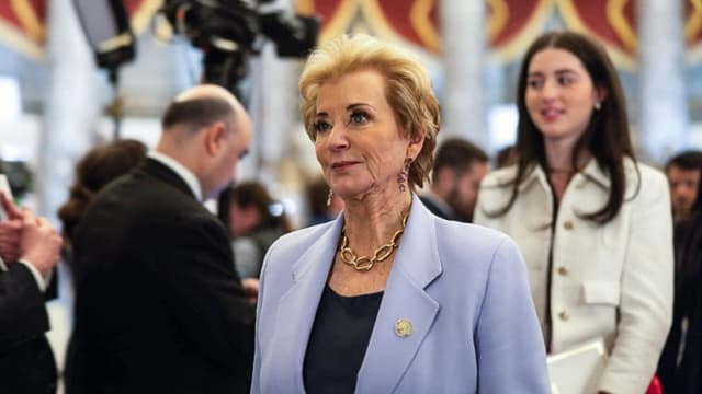 Trump afirma que la secretaria de Educación, McMahon, tomó decisiones sobre los despidos masivos