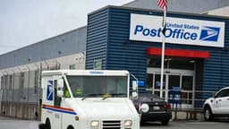 USPS acepta trabajar con el DOGE y planea despedir a 10,000 trabajadores