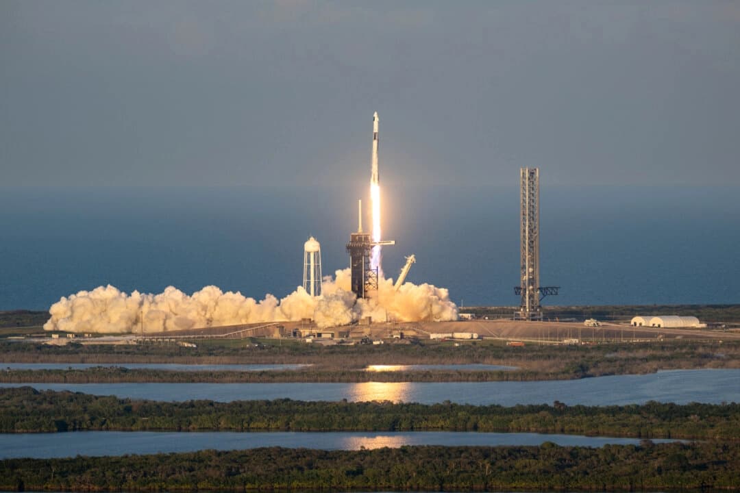 SpaceX lanza la Crew-10 para relevar a los astronautas en la Estación Espacial Internacional