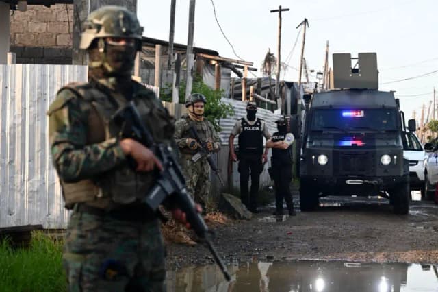 Al menos 11 personas son asesinadas en un ataque a una gallera en zona costera de Ecuador