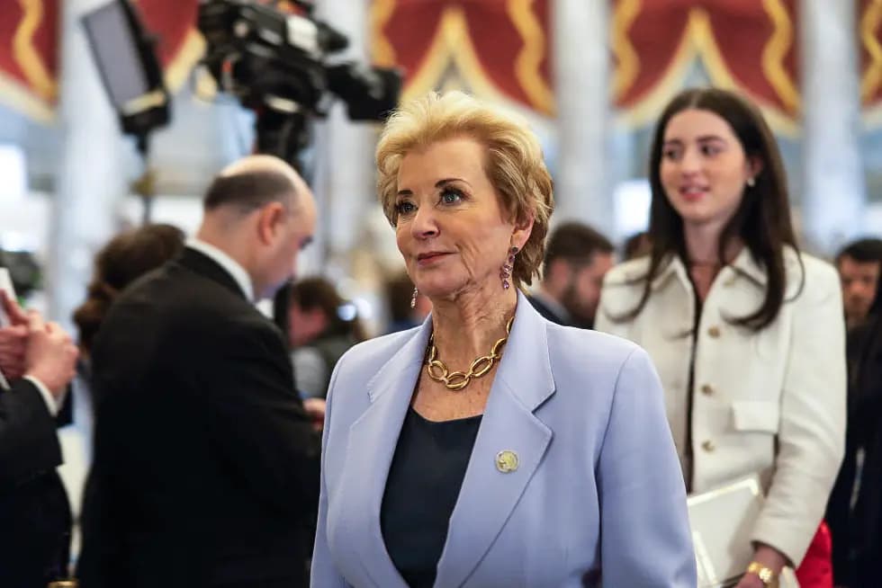 <em>La secretaria de Educación Linda McMahon llega al discurso conjunto del presidente Trump ante el Congreso en Washington el 4 de marzo de 2025. Tierney L. Cross/Getty Images</em>