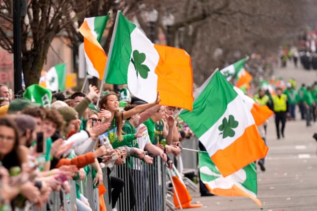 Desfile de San Patricio celebra la herencia de Boston, la ciudad más irlandesa de EE.UU.