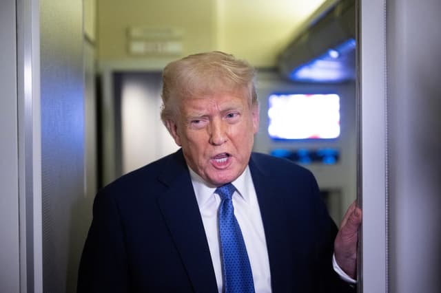 Administración Trump evalúa prohibir viajes desde decenas de países, según memorando