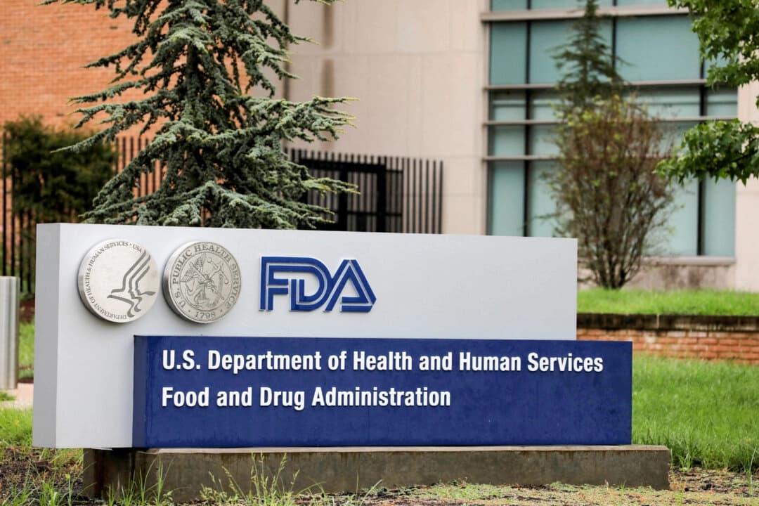 Señalización en el exterior de la sede de la Administración de Alimentos y Medicamentos (FDA), en White Oak, Maryland, el 29 de agosto de 2020. (Andrew Kelly/Reuters)