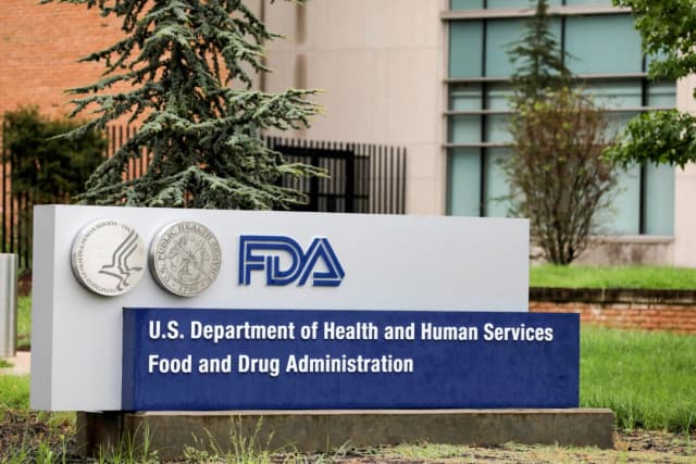 FDA hace redada en la empresa fabricante de la droga inhalante "poppers", según la empresa