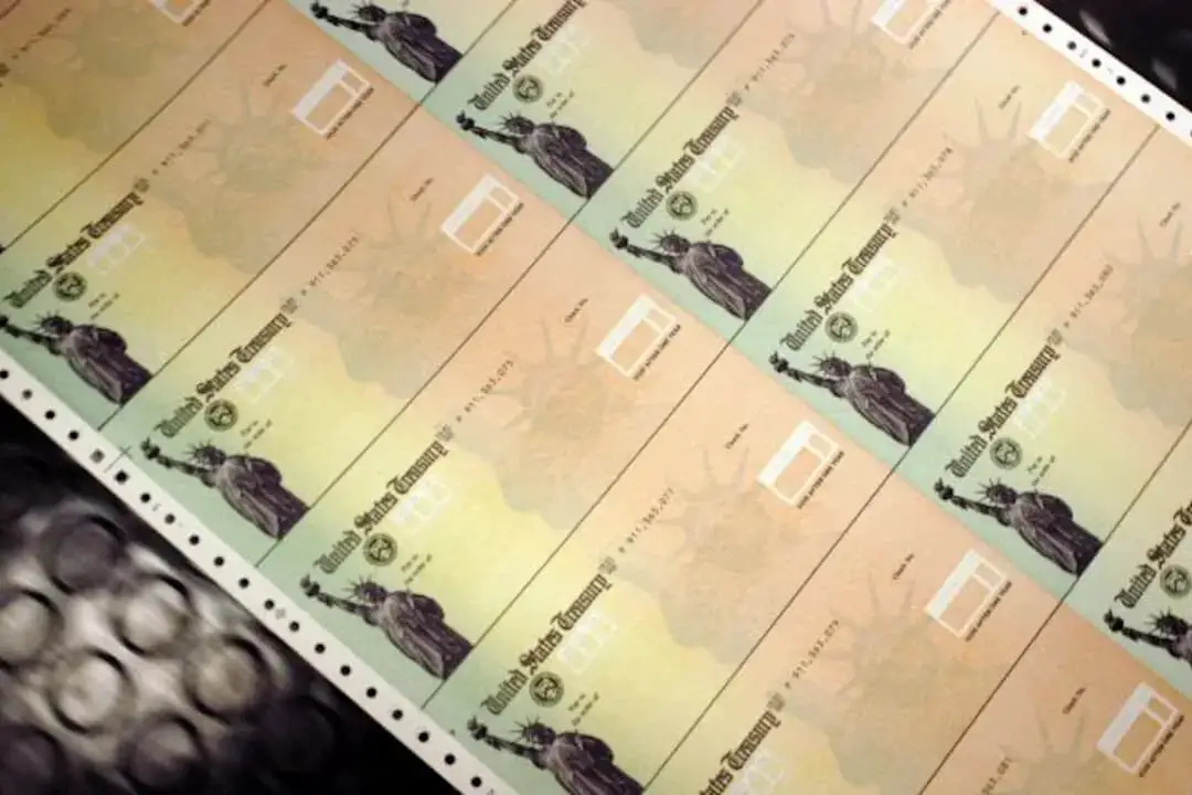 Cheques en blanco del Seguro Social en una impresora de las instalaciones de impresión del Tesoro de EE. UU., en Filadelfia, Pensilvania, en una foto de archivo. (William Thomas Cain/Getty Images)
