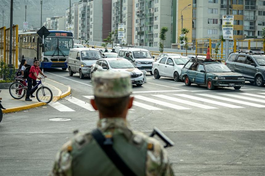 Ola de violencia deja al menos 3 muertos en primeras horas de estado de emergencia en Lima
