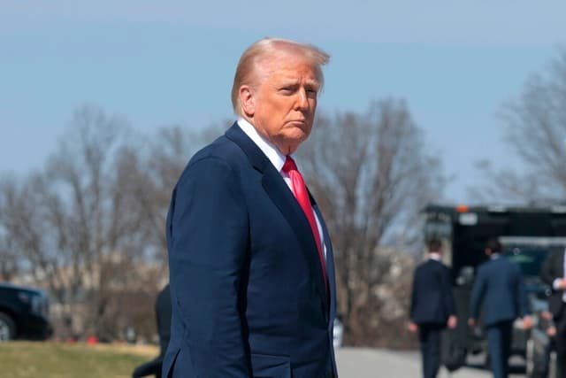 Jueza federal bloquea la orden de Trump que prohíbe el servicio militar a las personas transgénero