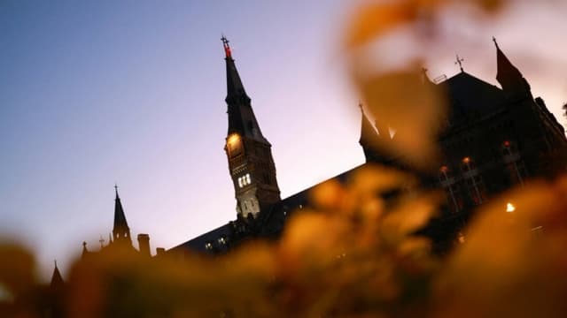 DHS detiene y busca deportar a estudiante propalestino de la Universidad de Georgetown