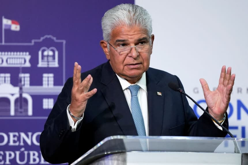 El presidente de Panamá, José Raúl Mulino, habla durante una conferencia de prensa después de una reunión con el secretario de Estado de Estados Unidos, Marco Rubio (no en el marco) en el palacio presidencial en la ciudad de Panamá el 2 de febrero de 2025. (Arnulfo Franco/AFP vía Getty Images)