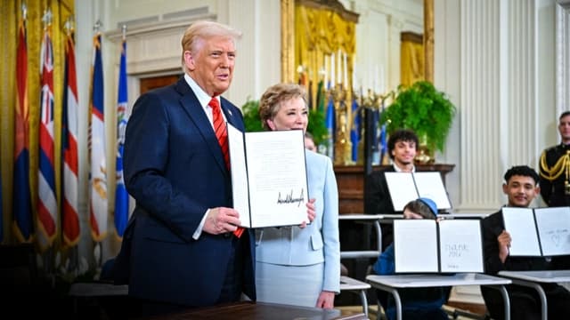 Trump adopta un enfoque doble para reducir el Departamento de Educación
