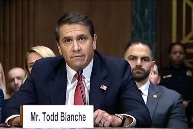 DOJ investiga filtración de información al New York Times que cuestiona deportación de miembros del Tren de Aragua