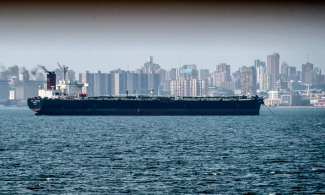 Trump propone aranceles del 25 % a países que compren petróleo venezolano