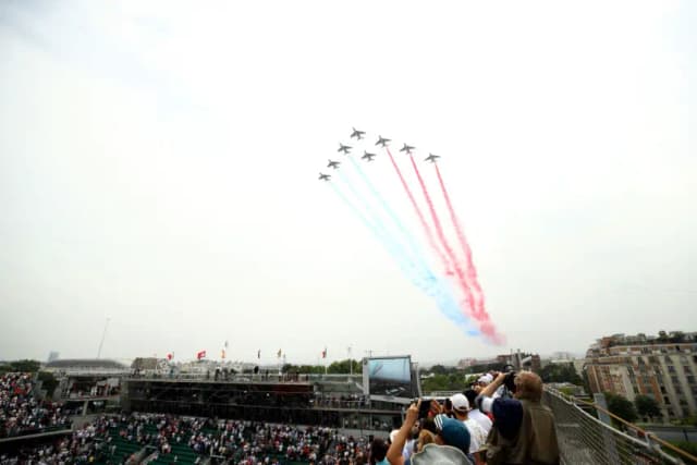Colisionan dos aviones de la Patrulla de Francia en un ensayo