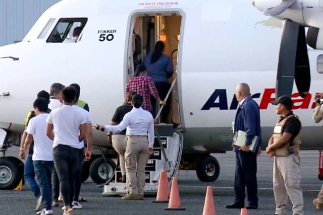 Algunos inmigrantes deportados en virtud de Ley de Enemigos Extranjeros fueron regresados a EE. UU.: Archivos