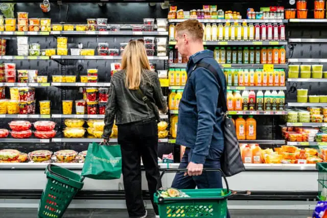 La confianza del consumidor cae al nivel más bajo en cuatro años