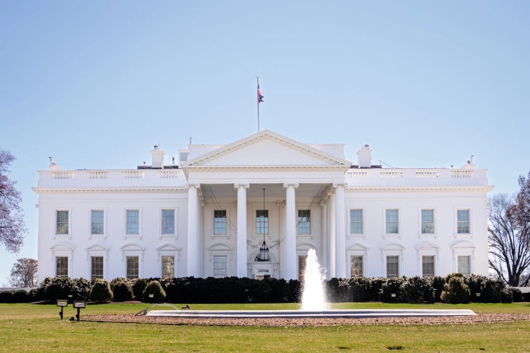 Publican nuevos mensajes del grupo del Gobierno en Signal; la Casa Blanca responde